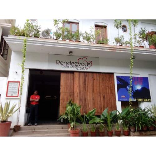 Rendezvous cafe Restaurant-French Restaurants in Pondicherry